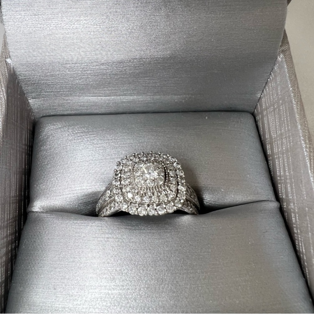 Elegant Zales White Gold 1ct Diamond Ring